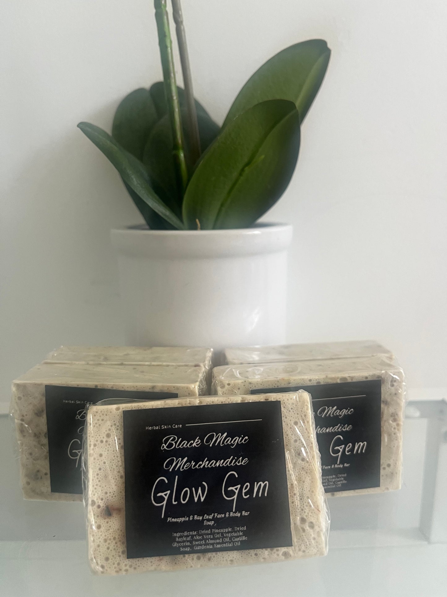 "Glow Gem" Pineapple & Bayleaf Soap
